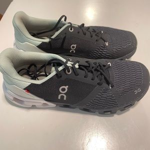 On Running Cloud Flyer Womens Black White Comfort